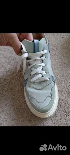 Кроссовки женские 38