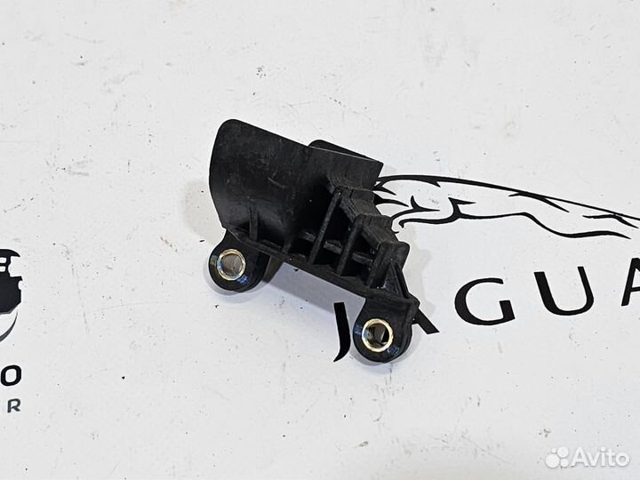 Кронштейн радиатора Jaguar F-Pace X761 2016- н.в