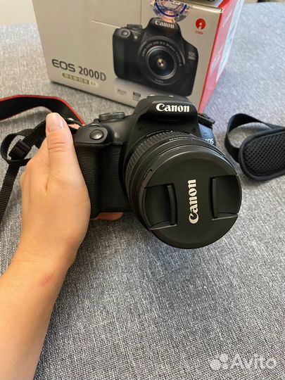 Canon EOS D2000