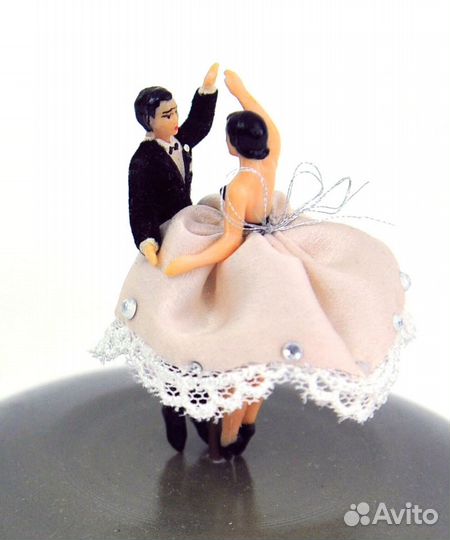 Танцующая Пара Швейцарский Заводной Музыкальный