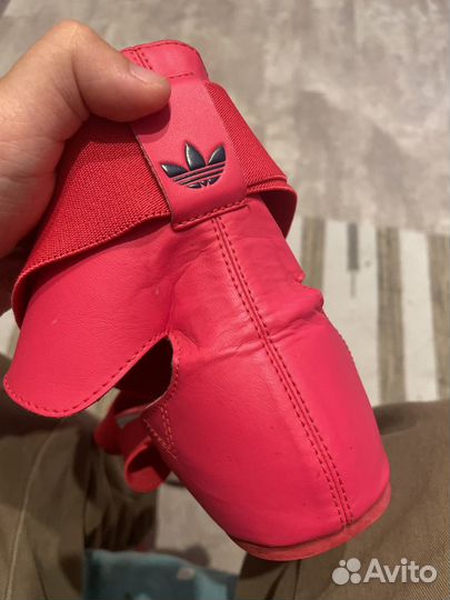 Босоножки adidas малинового цвета