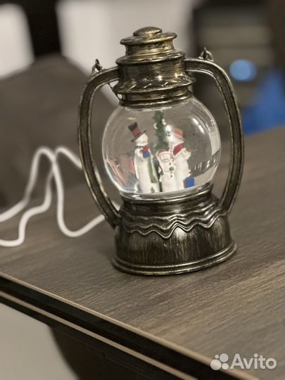 Новогодний фонарь со снегом