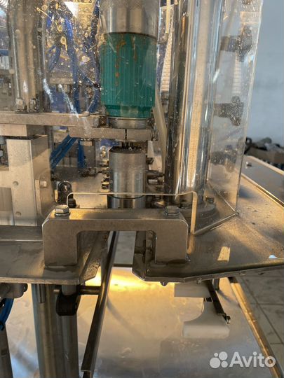 Розлив газ воды и лимонада