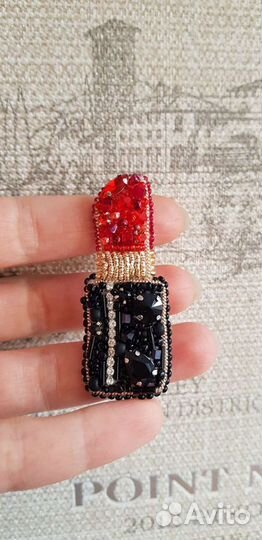 Брошь помада