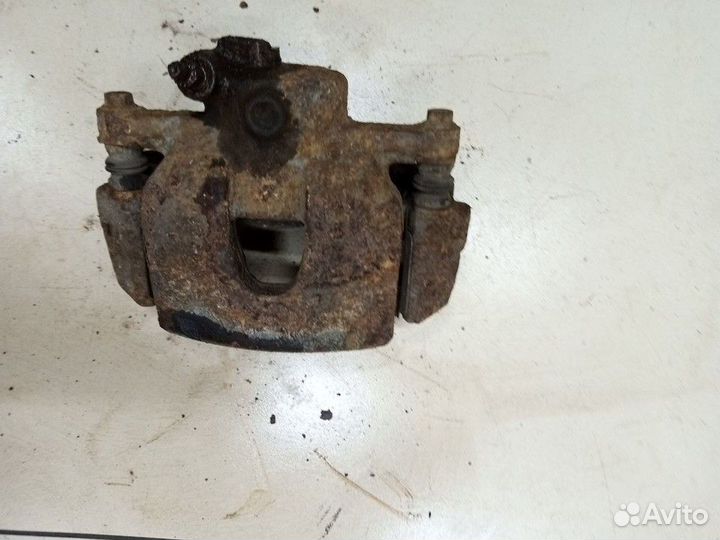 Суппорт передний правый Skoda Fabia