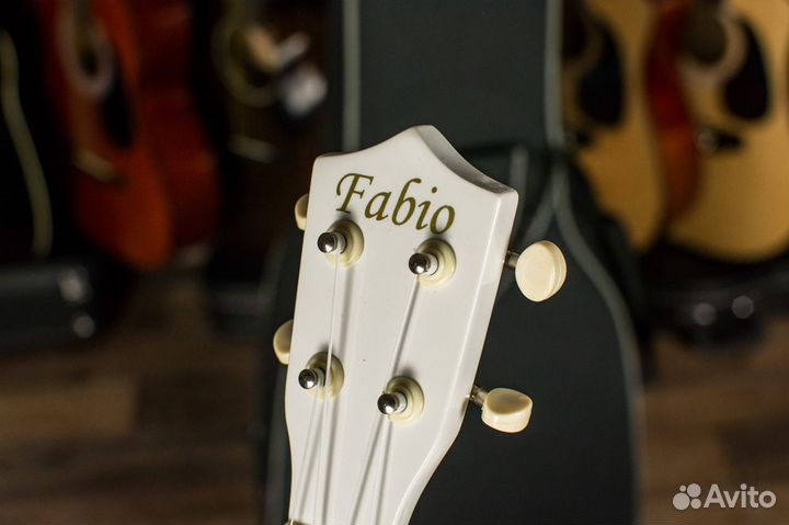 Укулеле с рисунком Belucci + Аксессуары