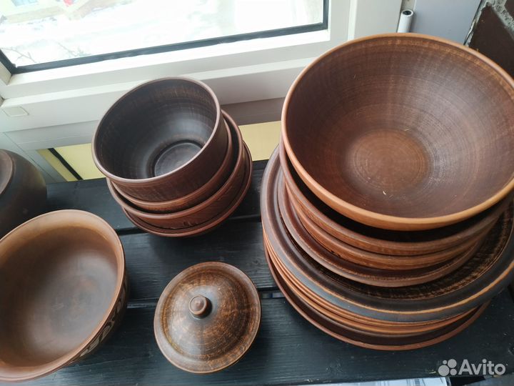 Тарелки, горшки из красной глины