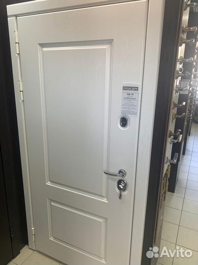 Дверь квартирная входная Белая