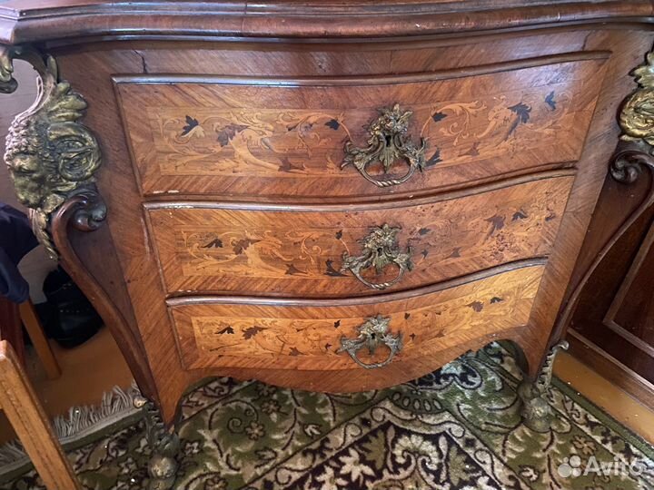 Антикварная тумбочка