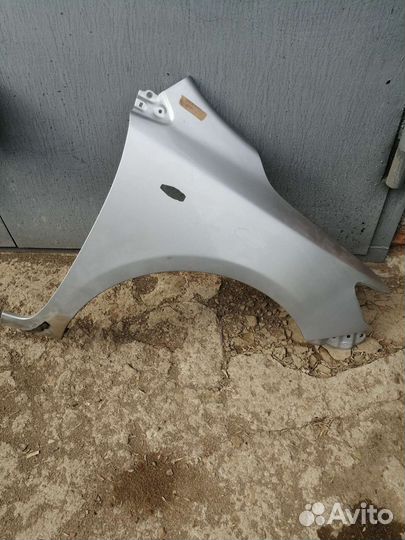 Крыло на тоету corolla 150