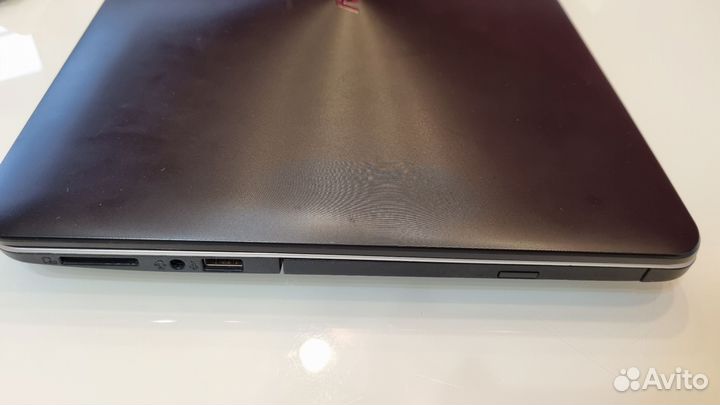 Ноутбук asus x555l