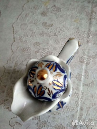 Кувшин с крышкой