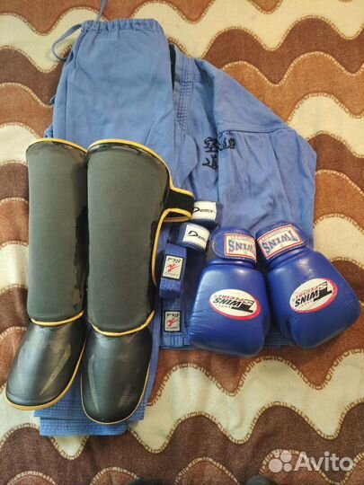 Кимоно, щитки, перчатки, бинты