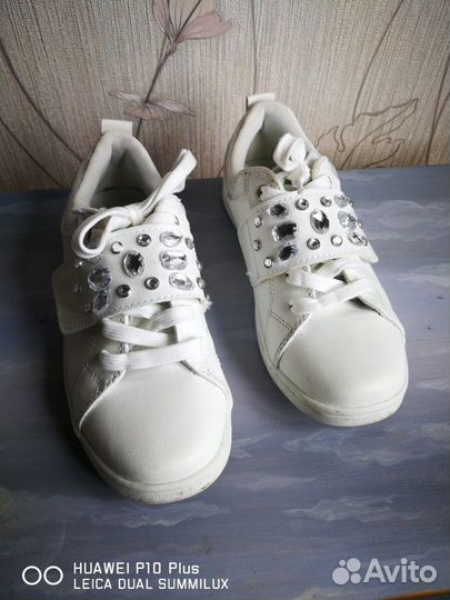 Кроссовки на девочку 32 р-р