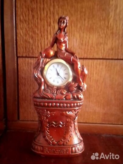 Статуэтки со знаком зодиака и часами