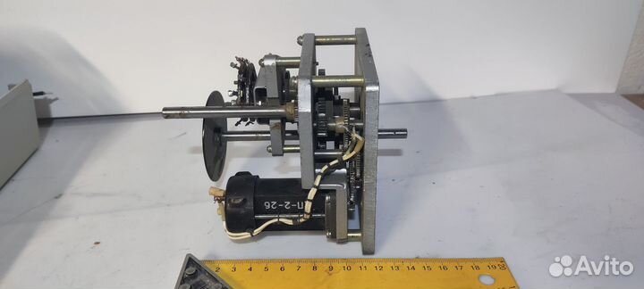 Редуктор поворотное устройство