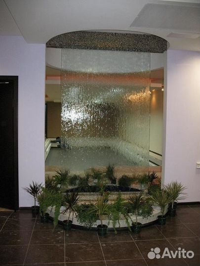 Водная стена (Водопад по стеклу, зеркалу, камню)