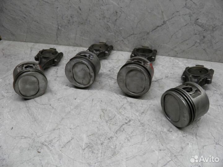 Поршень с шатуном Skoda Felicia Favorit 1.3