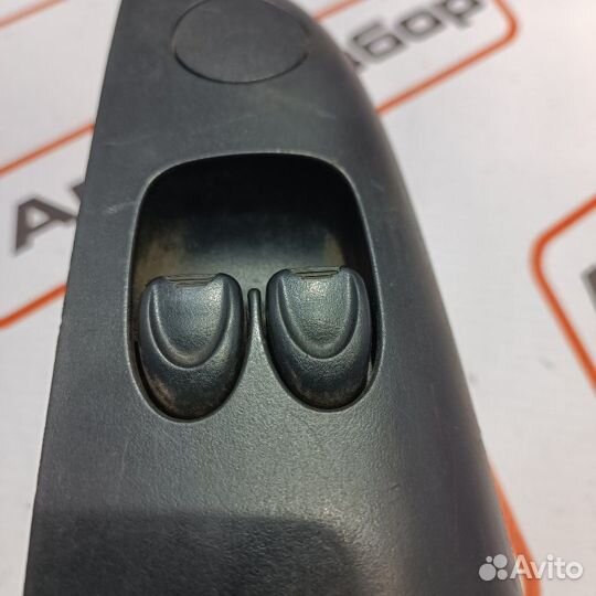 Блок управления стеклоподъемниками передний левый