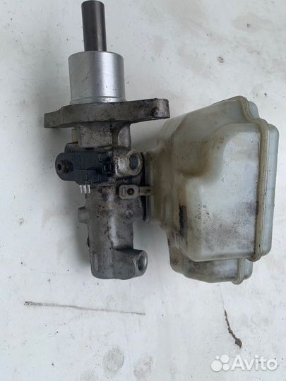 Главный тормозной цилиндр Volkswagen Caddy III BST