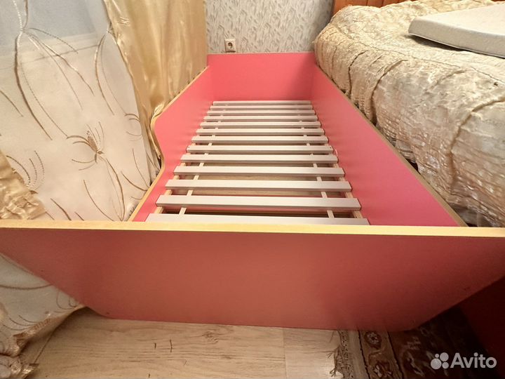 Прадаю детский кровать с матрасом