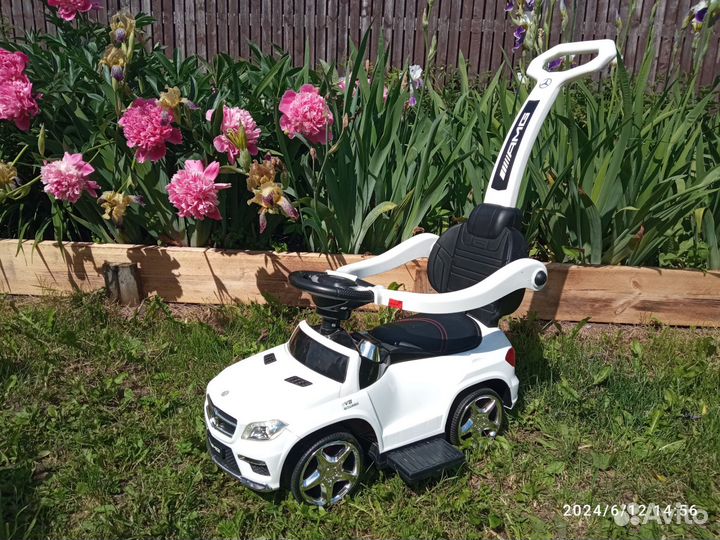Машинка каталка толокар с ручкой mercedes