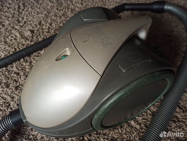 Пылесос мешковый Samsung VC-6713H 1300W