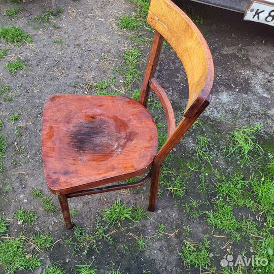 Стул старинный деревянный