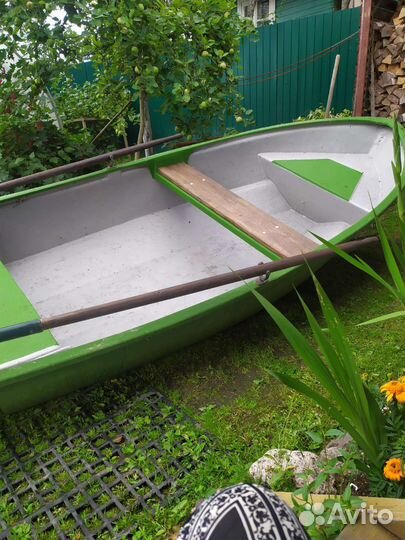 Пластиковая лодка