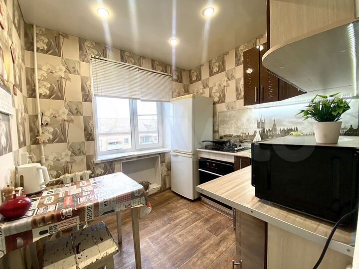 2-к. квартира, 52 м², 4/4 эт.