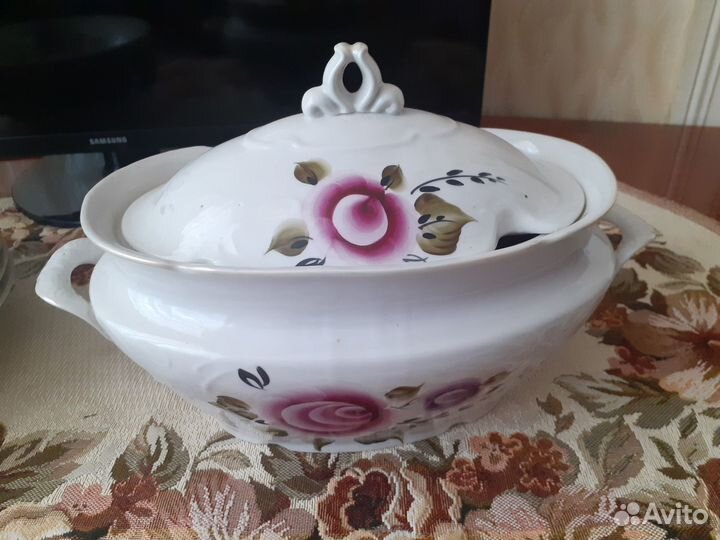 Набор посуды (6 тарелок + супница)