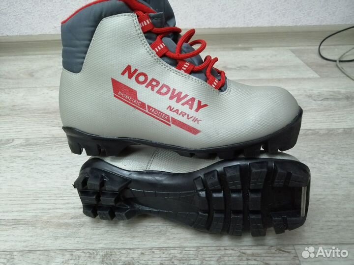 Лыжные ботинки