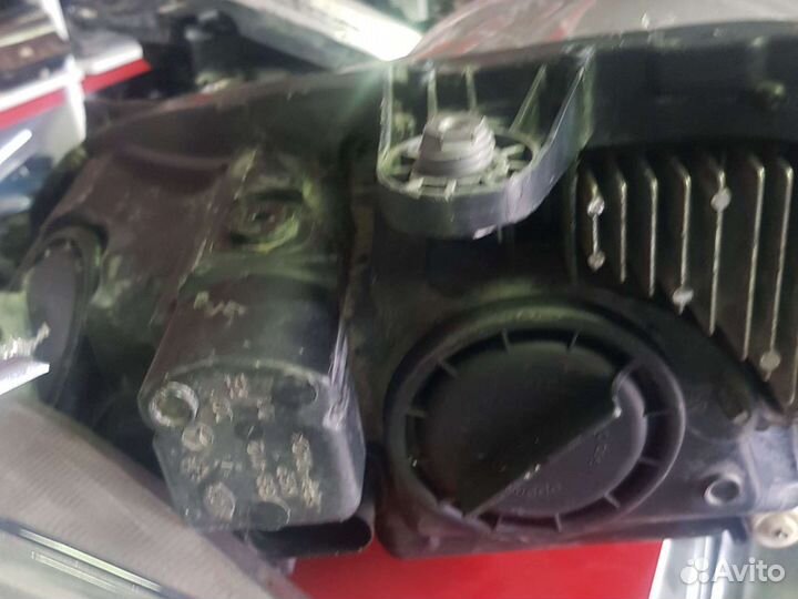 Мерседес Бенц W 212. Фара правая