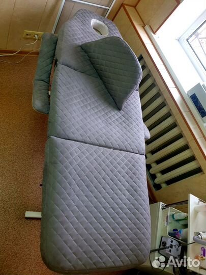 Кушетка для массажа с вырезом