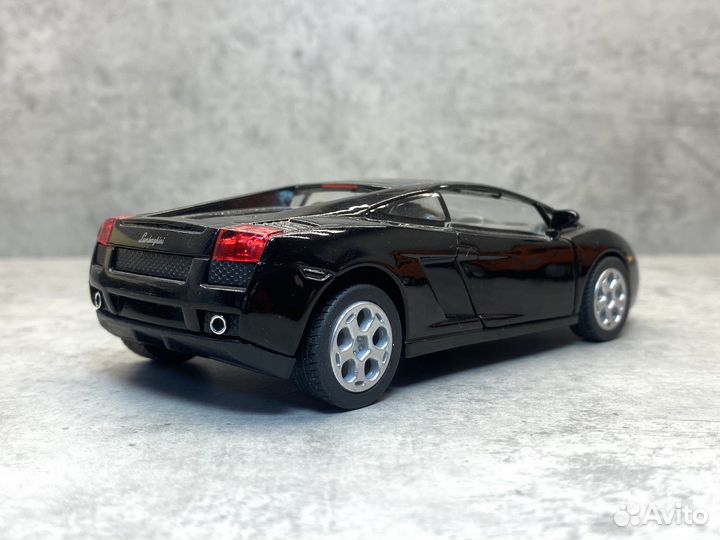 Модель lamborghini Gallardo 1:32 Kinsmart