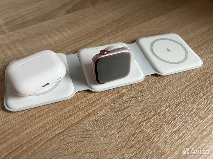 Беспроводная зарядка MagSafe 3 в 1 белая