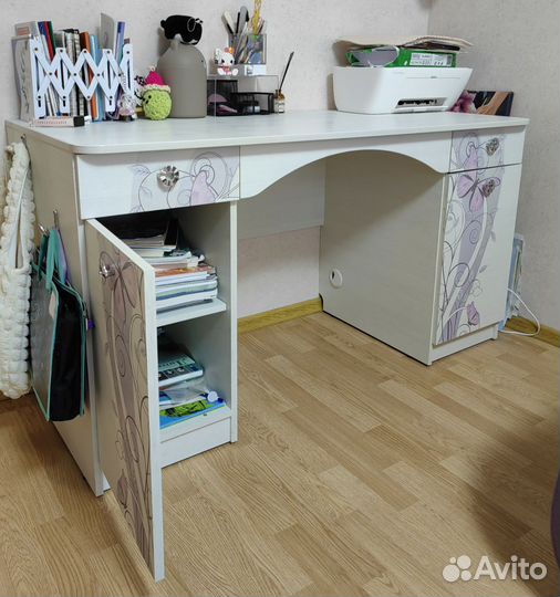 Письменный стол из коллекции Леди