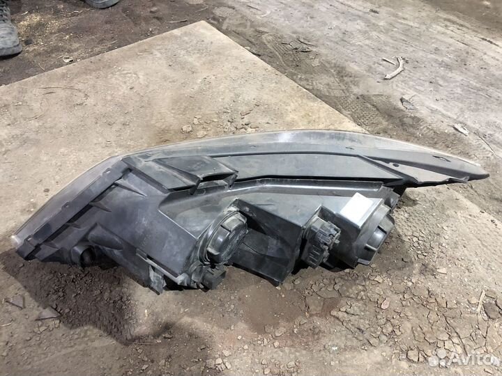 Фара kia sorento 2009