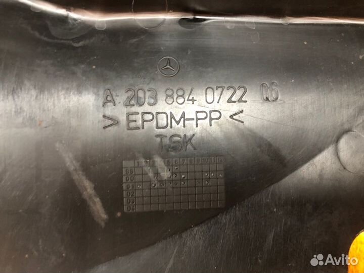 Подкрылок передний левый Mercedes-Benz C-Class