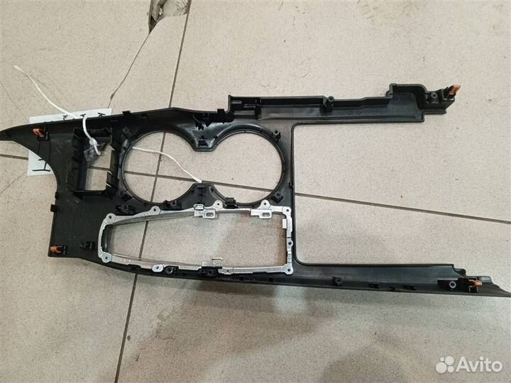 Накладка консоли кпп Toyota Camry XV70 2017