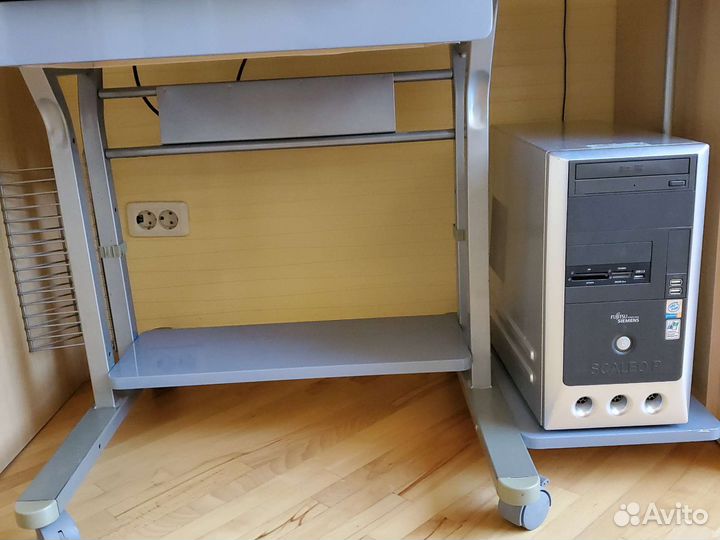 Компьютерный стол