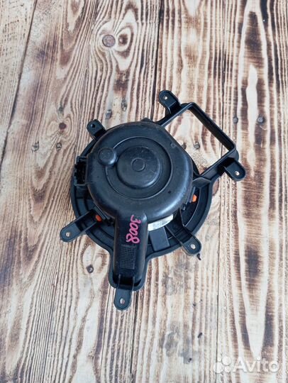 Мотор печки,вентилятор отопителя Пежо 3008