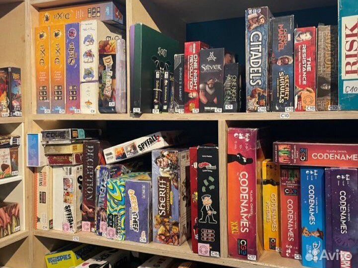 Ведущий игры мафия, настольных игр, покера