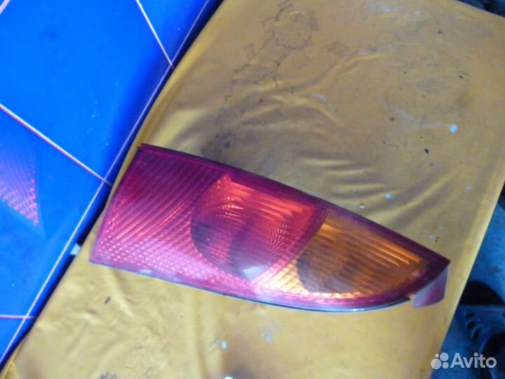 Фонарь задний левый Форд Фокус 1 хэтчбек