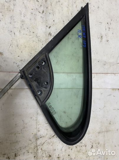 Форточка передней правой двери Peugeot 307