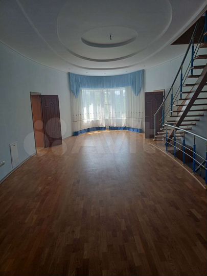 Дом 500 м² на участке 7 сот.