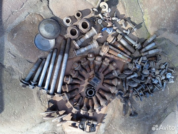 Колёсные болты Рено трафик