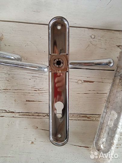 Дверная ручка новая