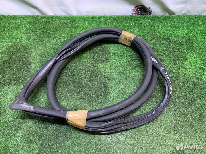 Уплотнитель дверного проема передний правый