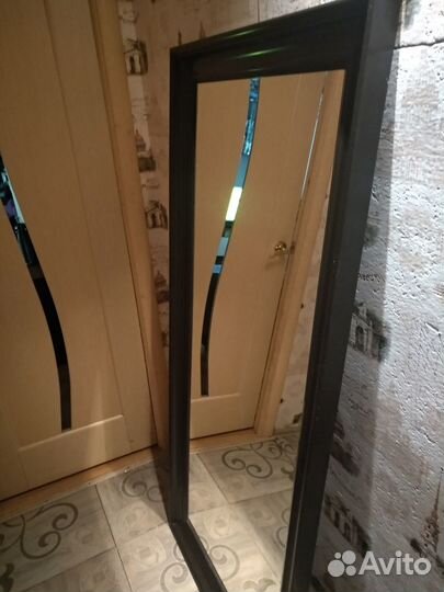 Зеркало большое в деревянном багете